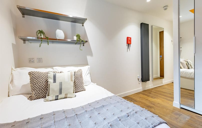 Clyde Street, Merchant City, Glasgow - Image 1